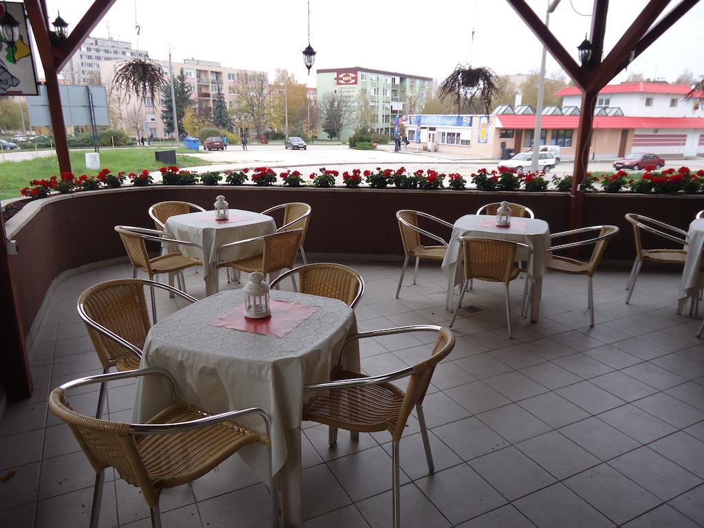 Czermann Panzio Es Etterem Hotel Oroszlány Buitenkant foto